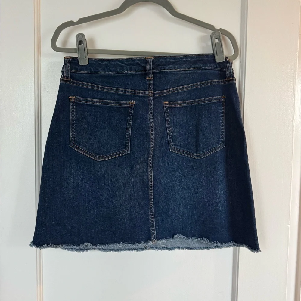 Universal Thread Women's Frayed Hem Denim Skirt - Dark Blue